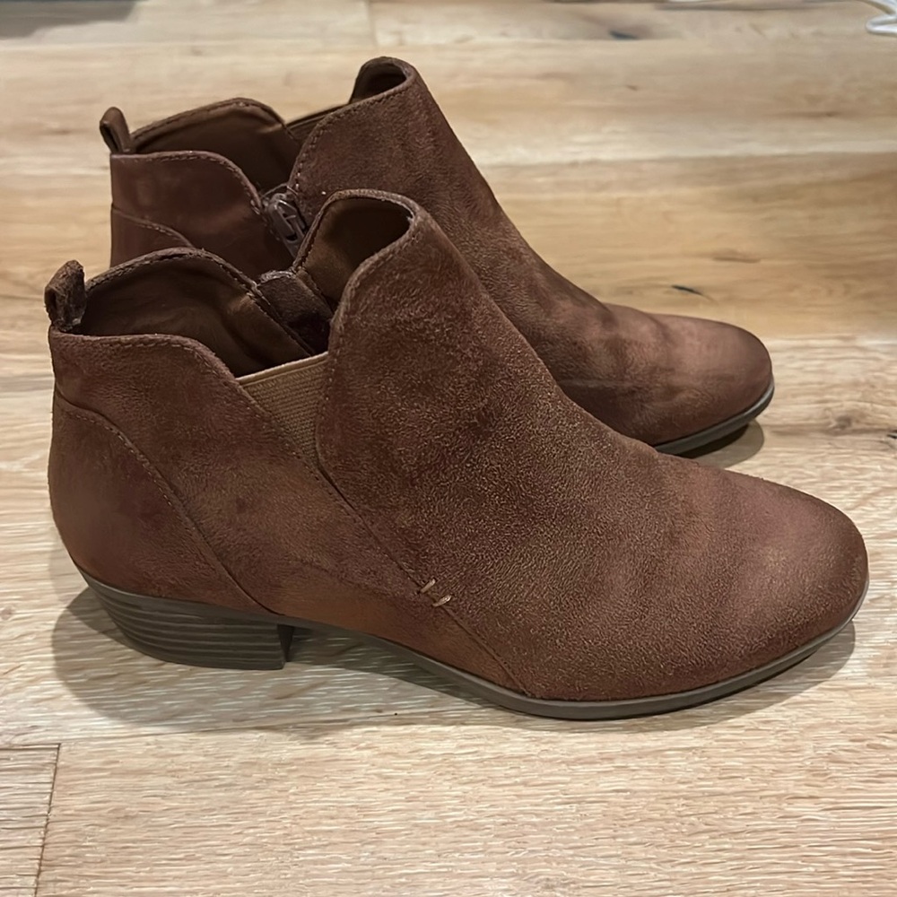 Arizona Jean Co Ankle bootie brown 8 1/2